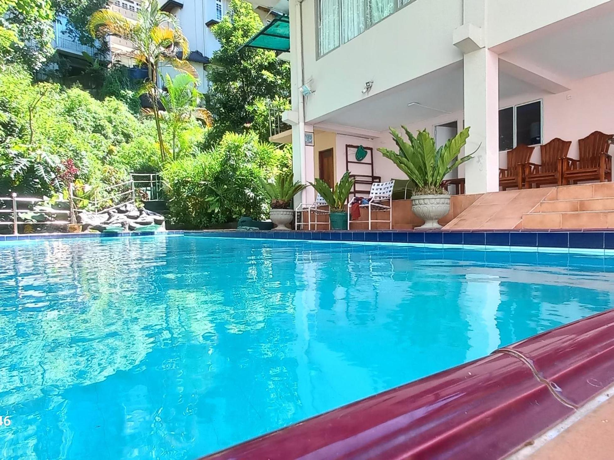 Days Inn Kandy Exteriör bild
