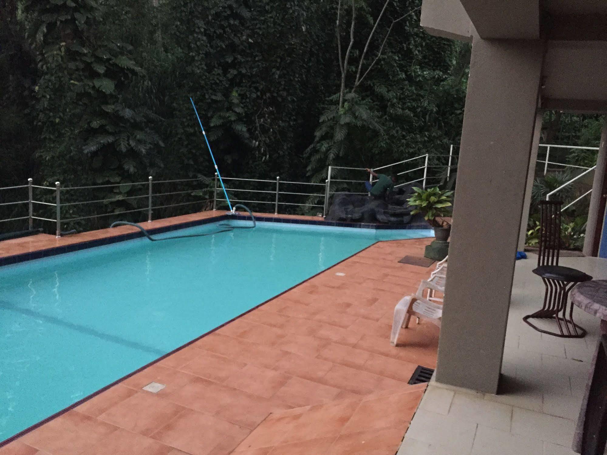 Days Inn Kandy Exteriör bild