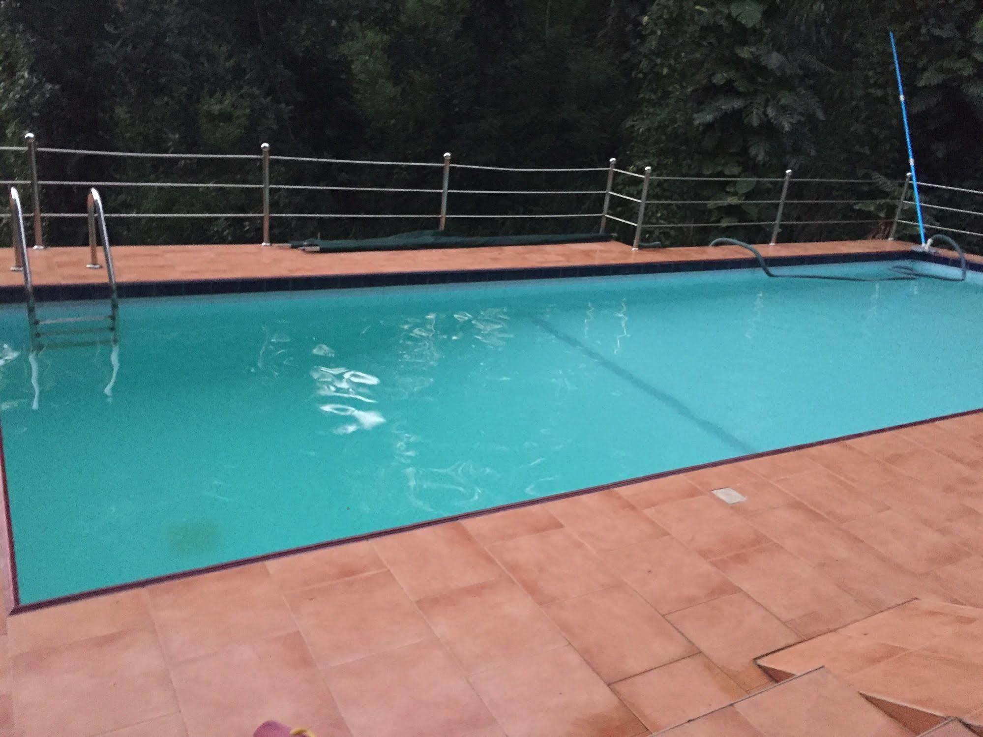Days Inn Kandy Exteriör bild